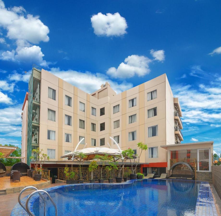 Sapphire Sky Hotel & Conference Serpong Luaran gambar