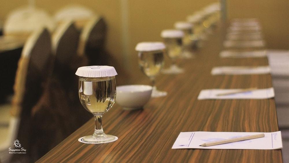 Sapphire Sky Hotel & Conference Serpong Luaran gambar