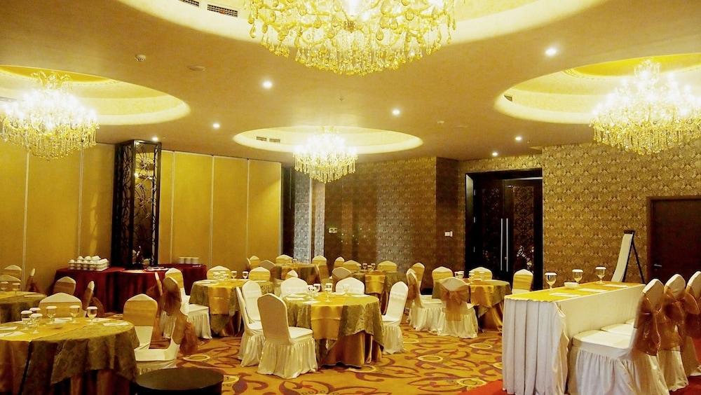 Sapphire Sky Hotel & Conference Serpong Luaran gambar