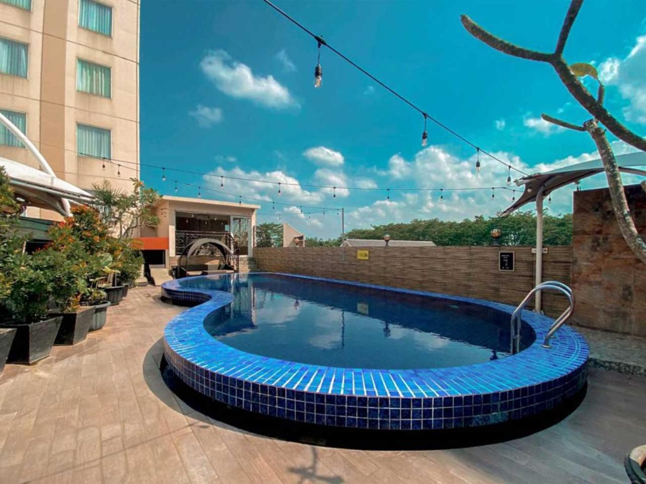 Sapphire Sky Hotel & Conference Serpong Luaran gambar