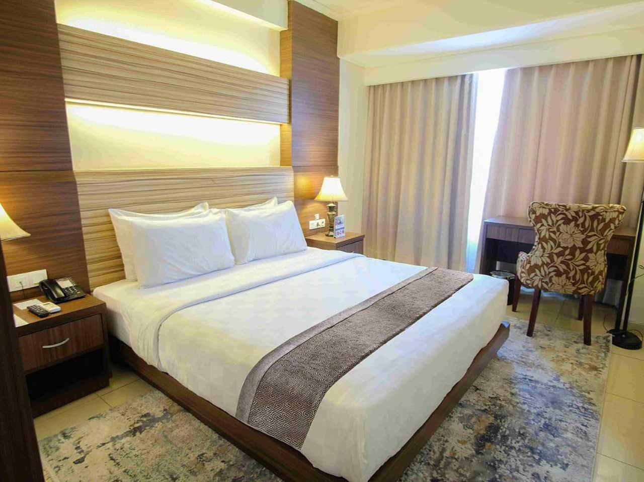 Sapphire Sky Hotel & Conference Serpong Luaran gambar