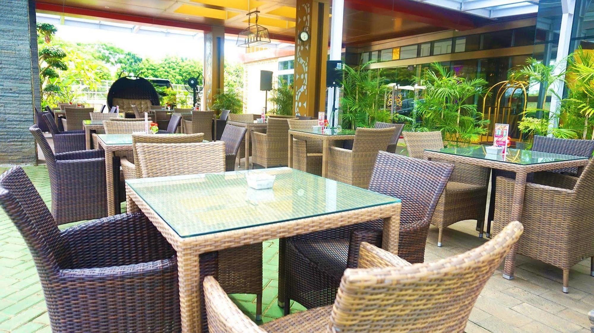 Sapphire Sky Hotel & Conference Serpong Luaran gambar