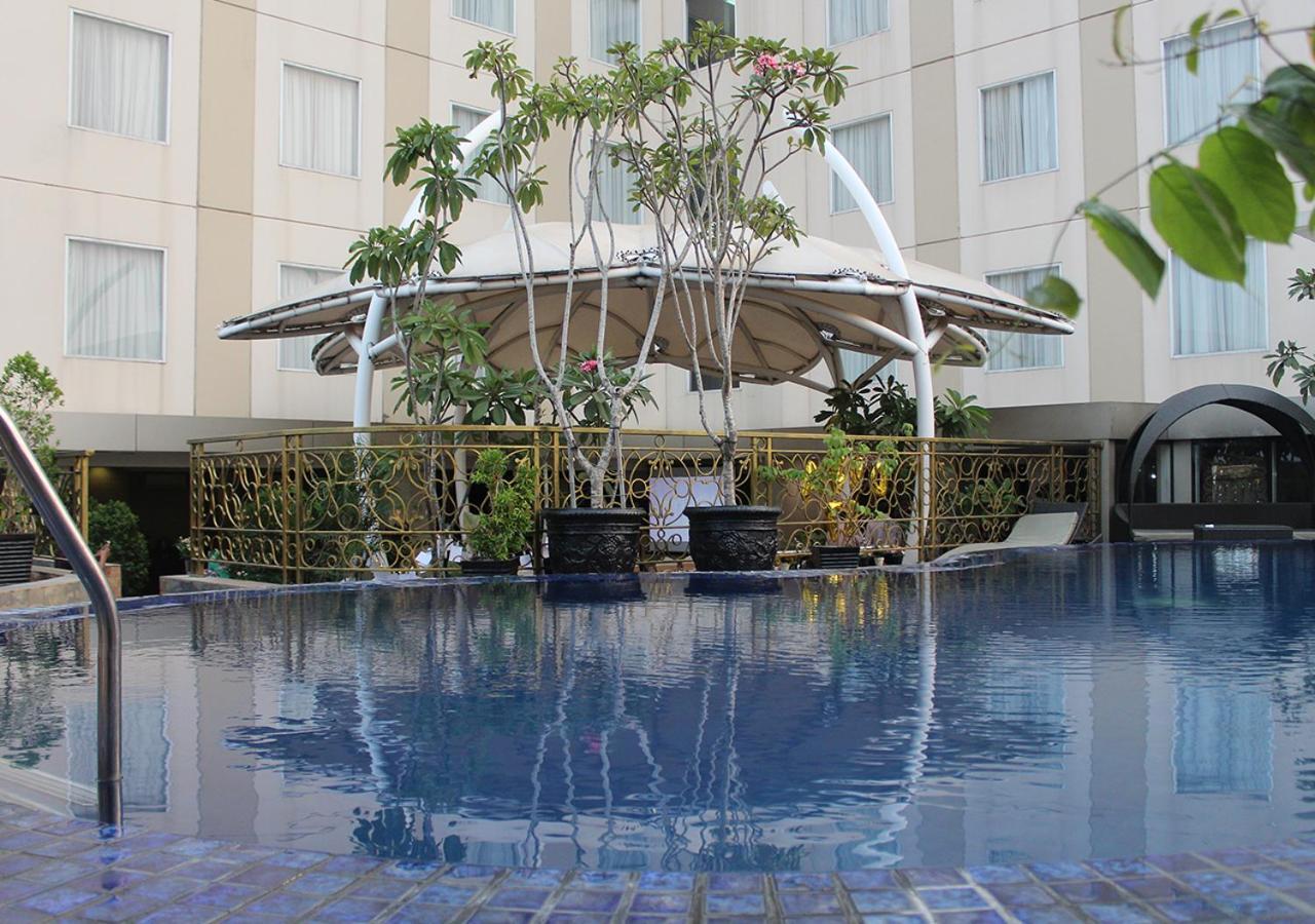 Sapphire Sky Hotel & Conference Serpong Luaran gambar